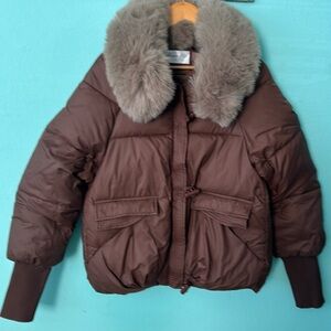 Women’s Puffy Jacket Lg Removable fur collar Long knit cuffs Toggle buttons+ zip